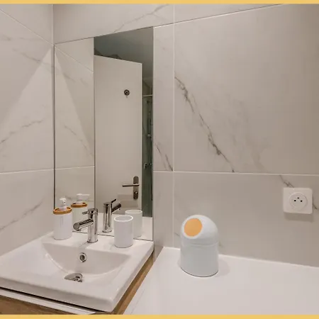 Le 32 I I Apartment